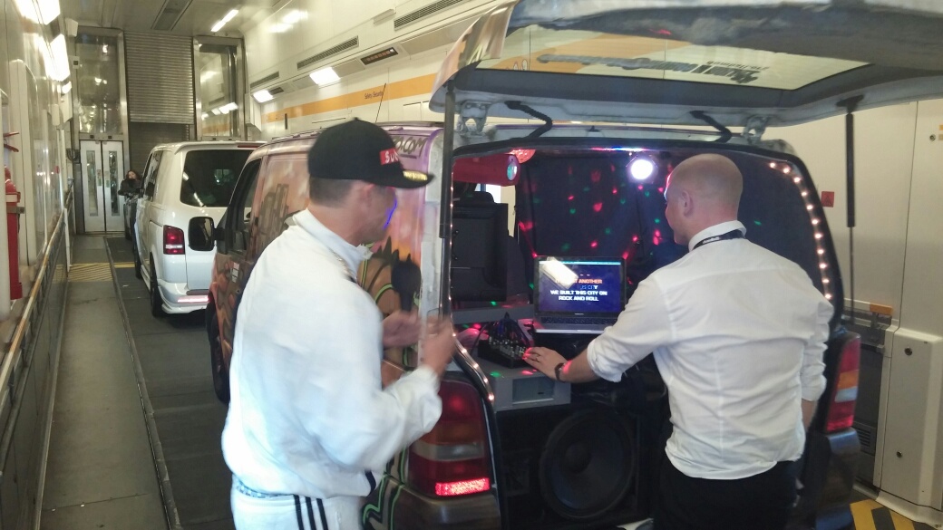 A little Euro Tunnel karaoke?